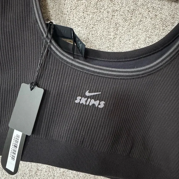 SKIMS Nike Ribbed Seamless Scoop Bra, size Large, NWT! - Picture 3 of 3